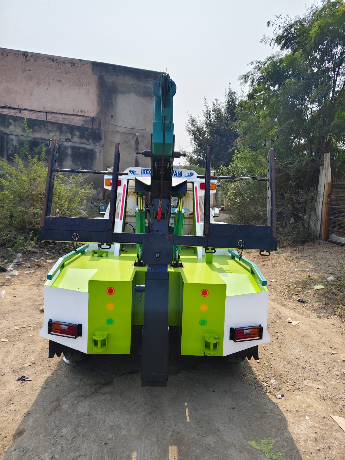 Urvi Crane recovery van parked, side profile, Bhavnagar Gujarat